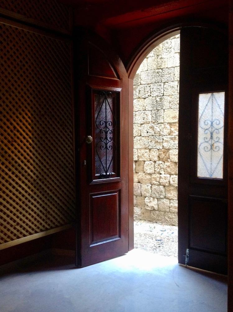 Auberge 32 Old Town Rhodes City Exterior foto